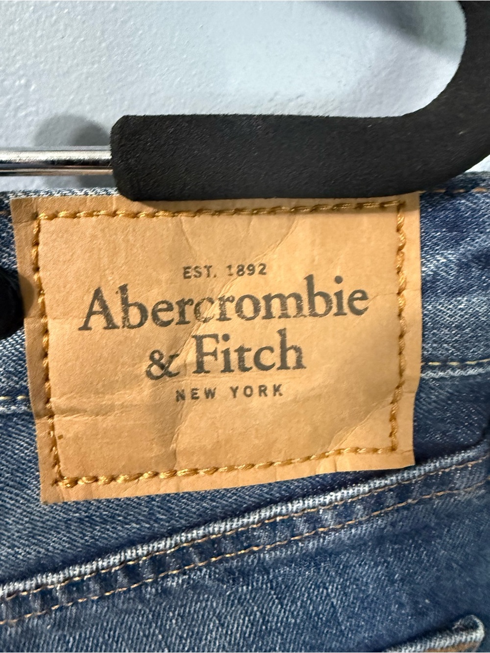 Abercrombie & Fitch Mens Classic Straight Medium Wash Jeans 30x32 NWT - Picture 3 of 12